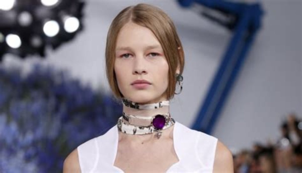 14-Year-Old on Paris Catwalk Reignites Teenage Models Debate