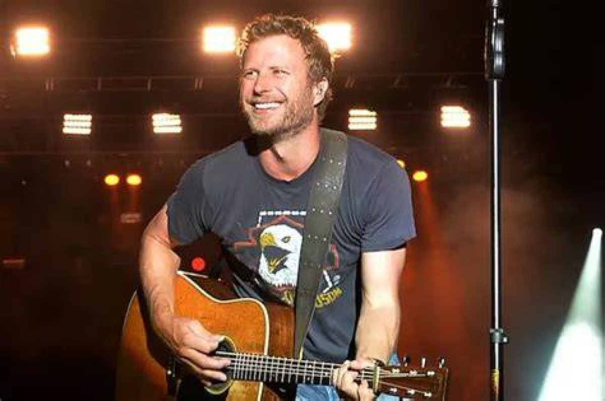 2011 Dierks Bentley Hit About Wanting to Have Fun with His Friends: 5 Wds.