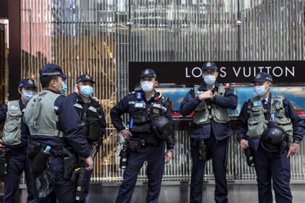 Acting Vice-Principal at Hong Kong School Suspended for Sharing Poem That Wished Death on Police and Their Families - Yp