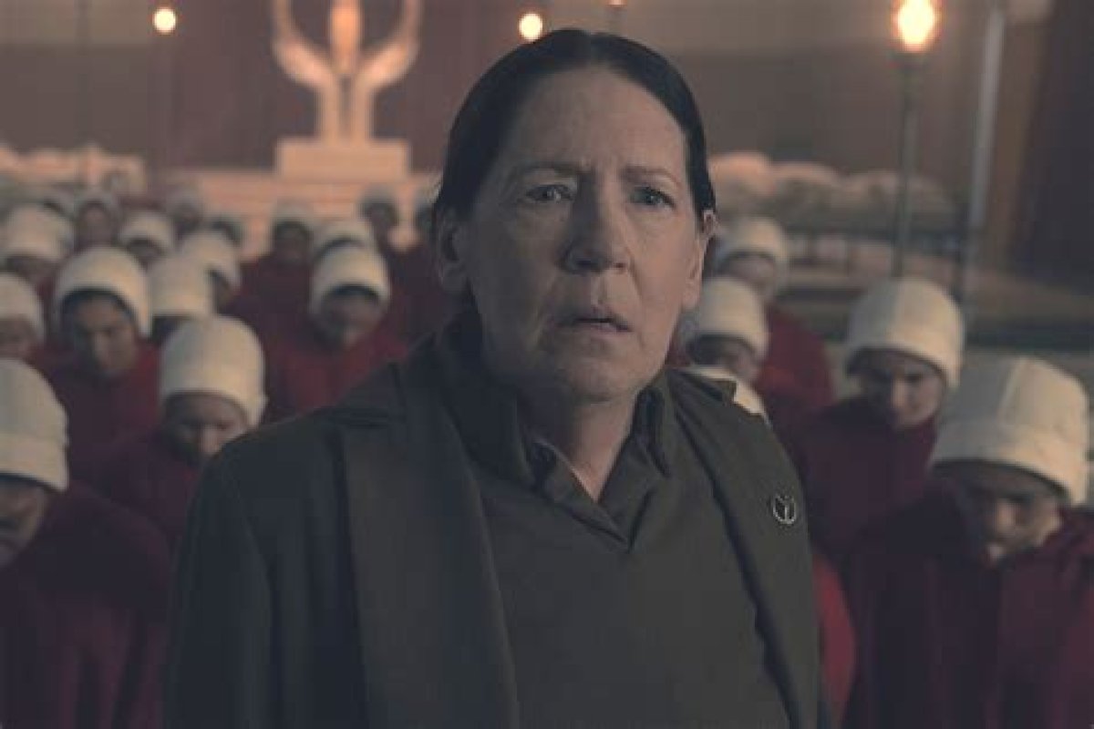 Actress Dowd of the Handmaid's Tale