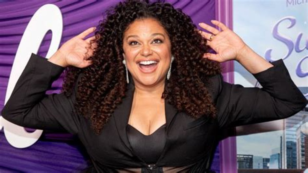Actress Who Plays Stand-up Comedian Deborah Vance on Hacks: 2 Wds.