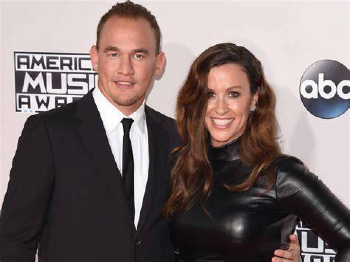 Alanis Morissette’s Husband: Who Is Alanis Morissette Dating?