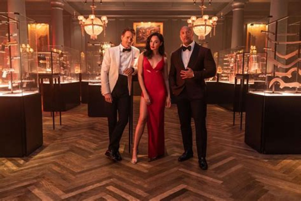 Alerta Roja Muestra Su Primera Imagen Y Confirma Fecha De Estreno En Netflix Para Enfrentar a Dwayne Johnson, Gal Gadot Y Ryan Reynolds