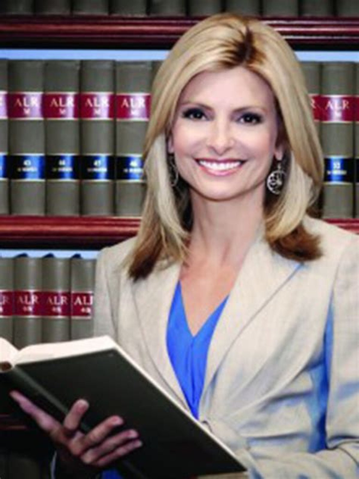 An American Civil Rights Attorney, Lisa Bloom Has an Affluent Manner of Living with Husband