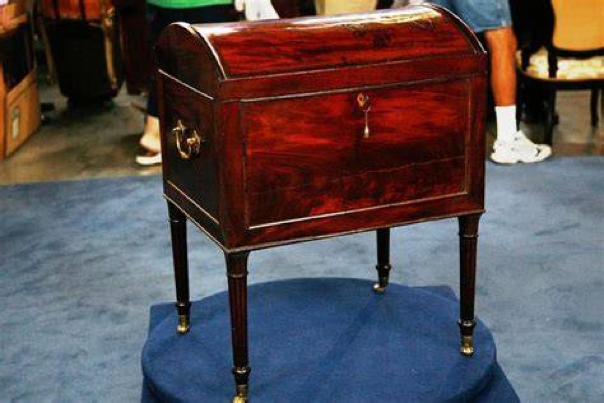 Antiques Roadshow | Appraisal: Lord Byron Cellarette & Portrait, Ca. 1810 | Season 27 | Episode 19