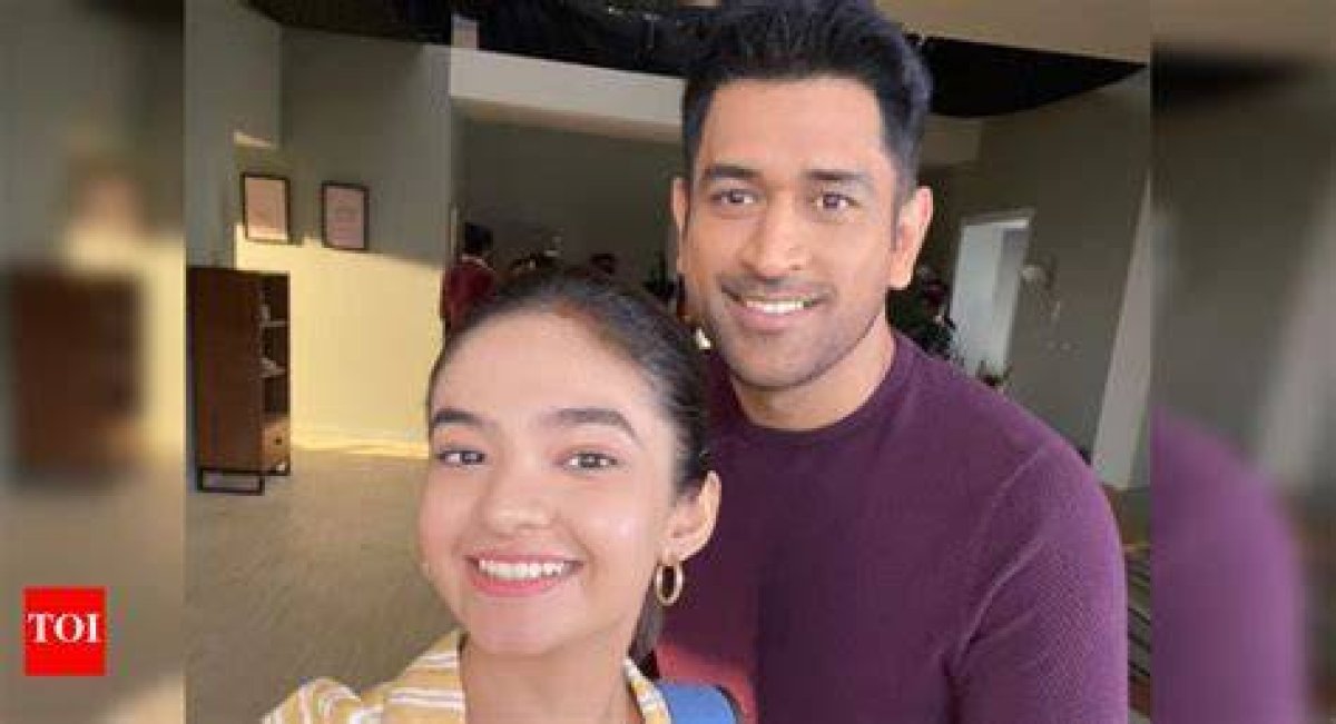 Anushka Sen Says Mahendra Singh Dhoni Is the 'Best Relationship Guru'; Advised Her to Date 'Carefully'