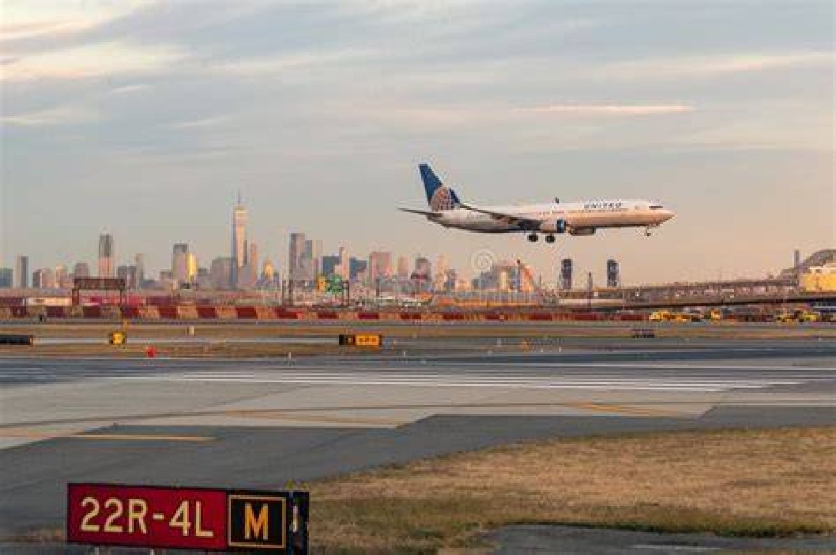 Approximate Landing Hour on an Airport Screen: Abbr.