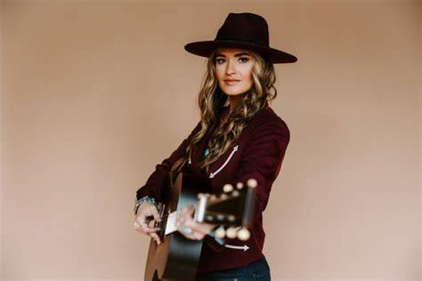 Bri Bagwell Wikipedia, Net Worth: Female Artist of the Decade