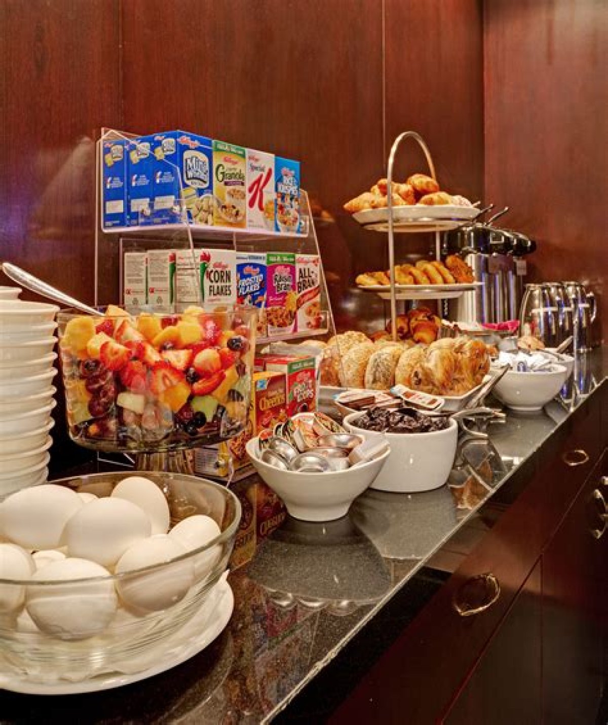 Can I Bring Hotel Breakfast to My Room?