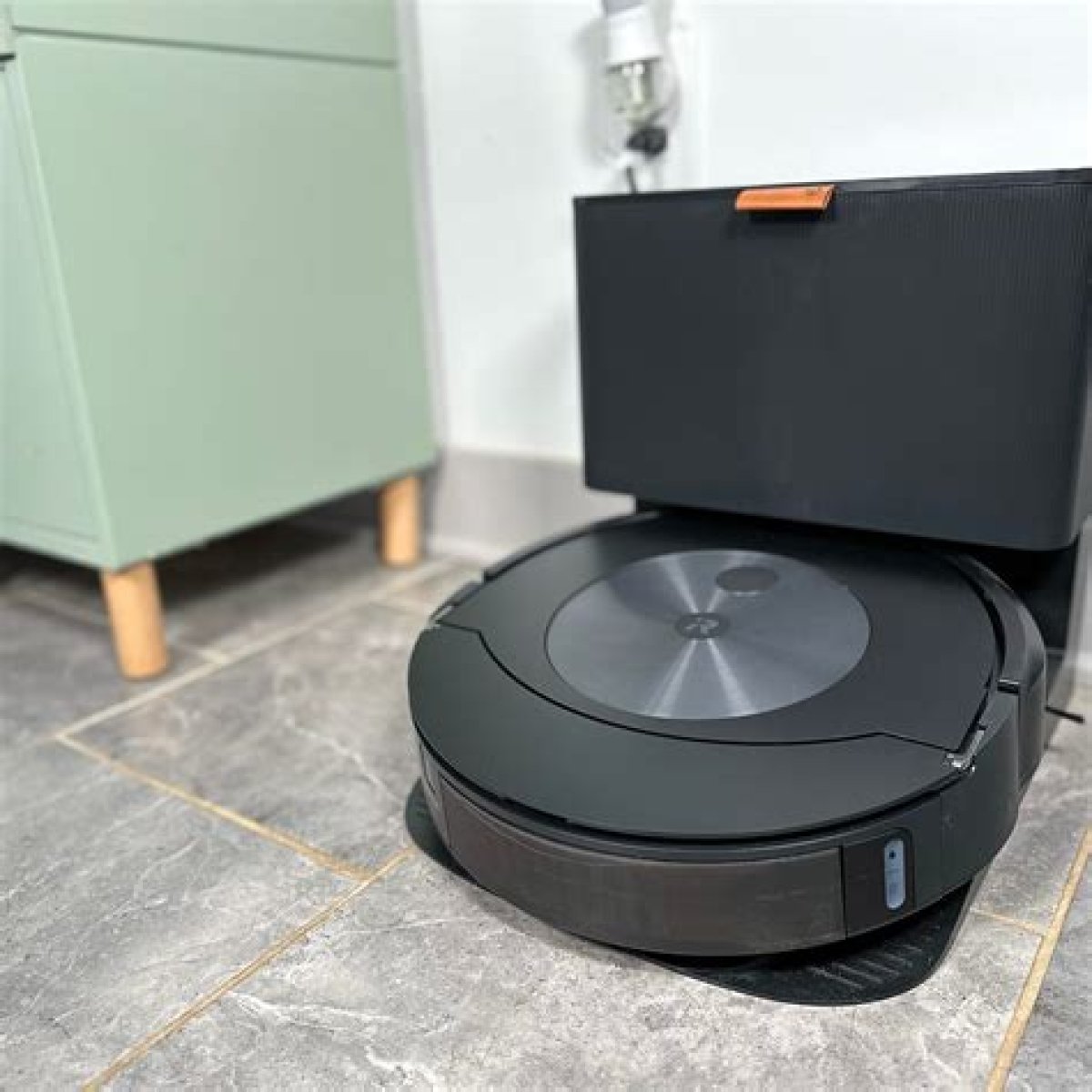 Can I Use a Roomba on Vinyl Plank Flooring?