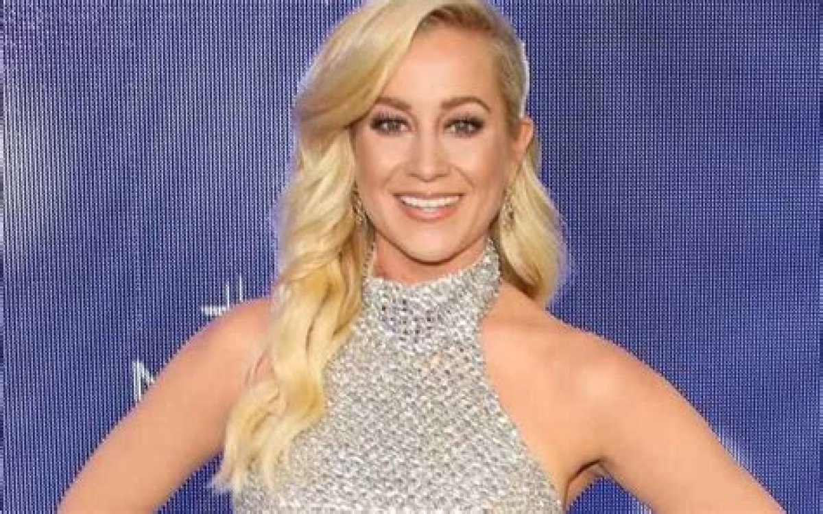 Cancer or Fashion, Why Did Kellie Pickler Go Bald in 2012?