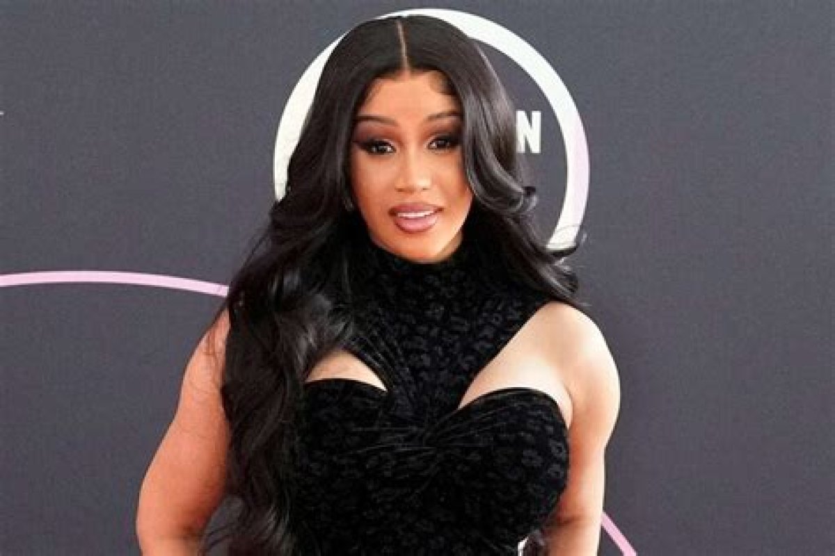 Cardi B - Bio, Net Worth, Height