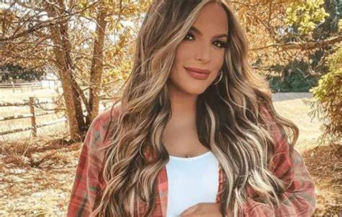 Casey Holmes Biography | Age, Wiki, Net Worth, Bio, Height, Husband, Wedding|