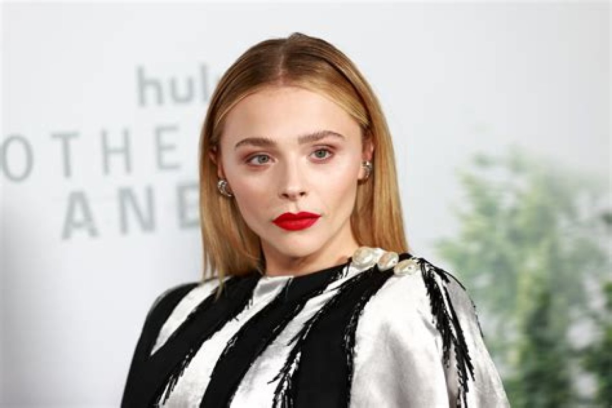Chloë Grace Moretz on Body Dysmorphia and Weight Loss Issues