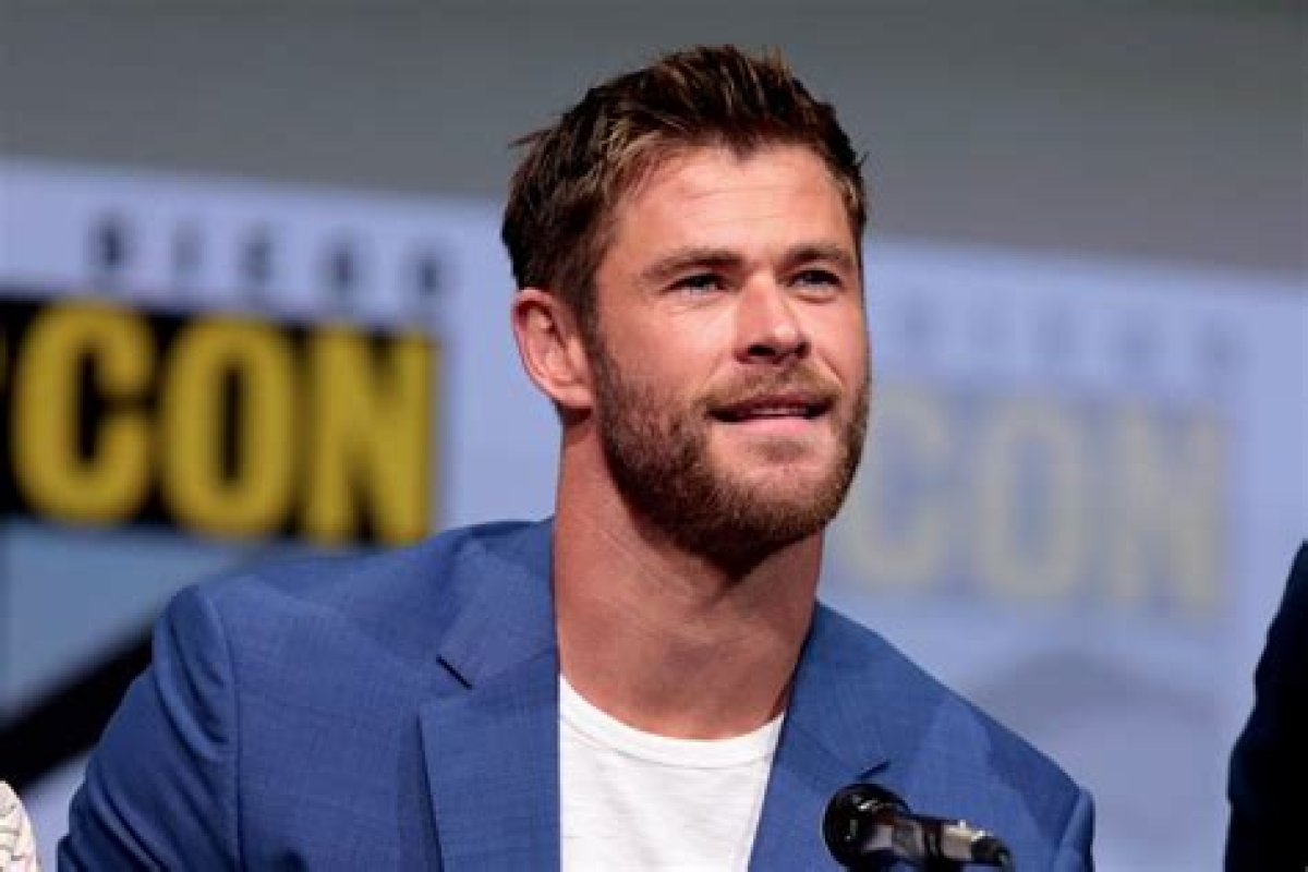 Chris Hemsworth Biography, Age, Wiki, Height, Weight, Girlfriend, Family & More