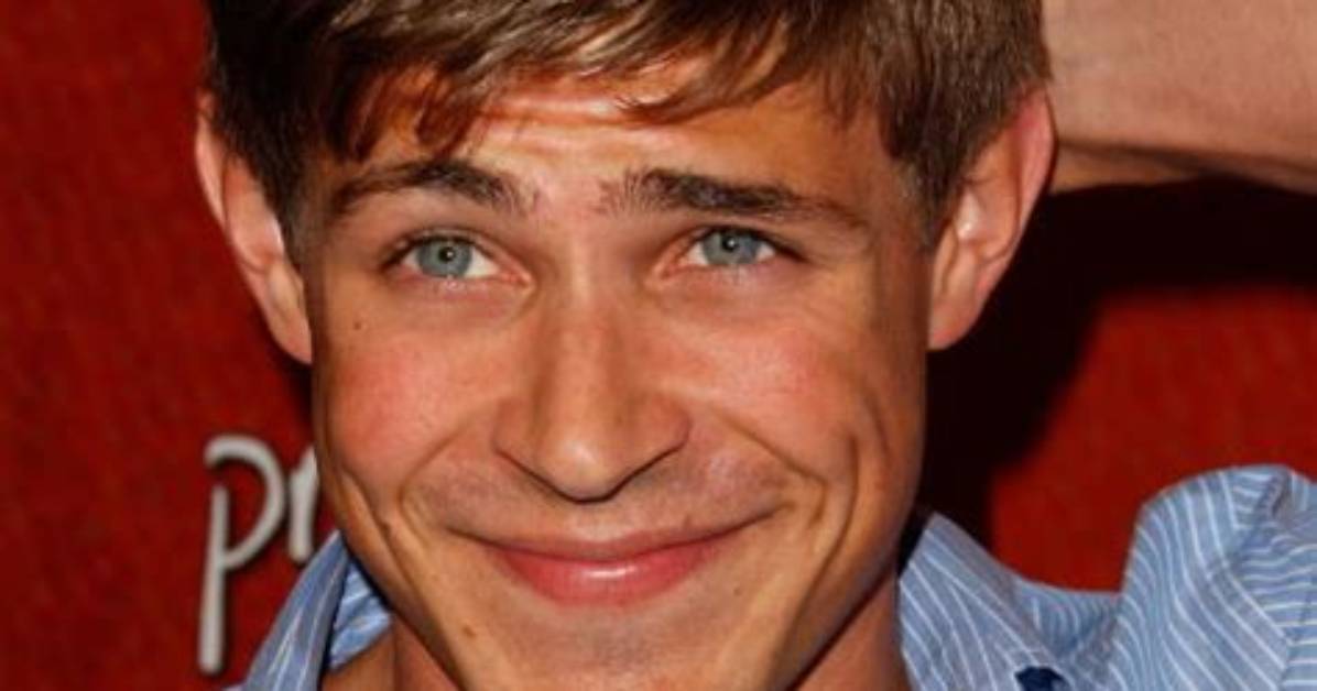 Chris Lowell Net Worth