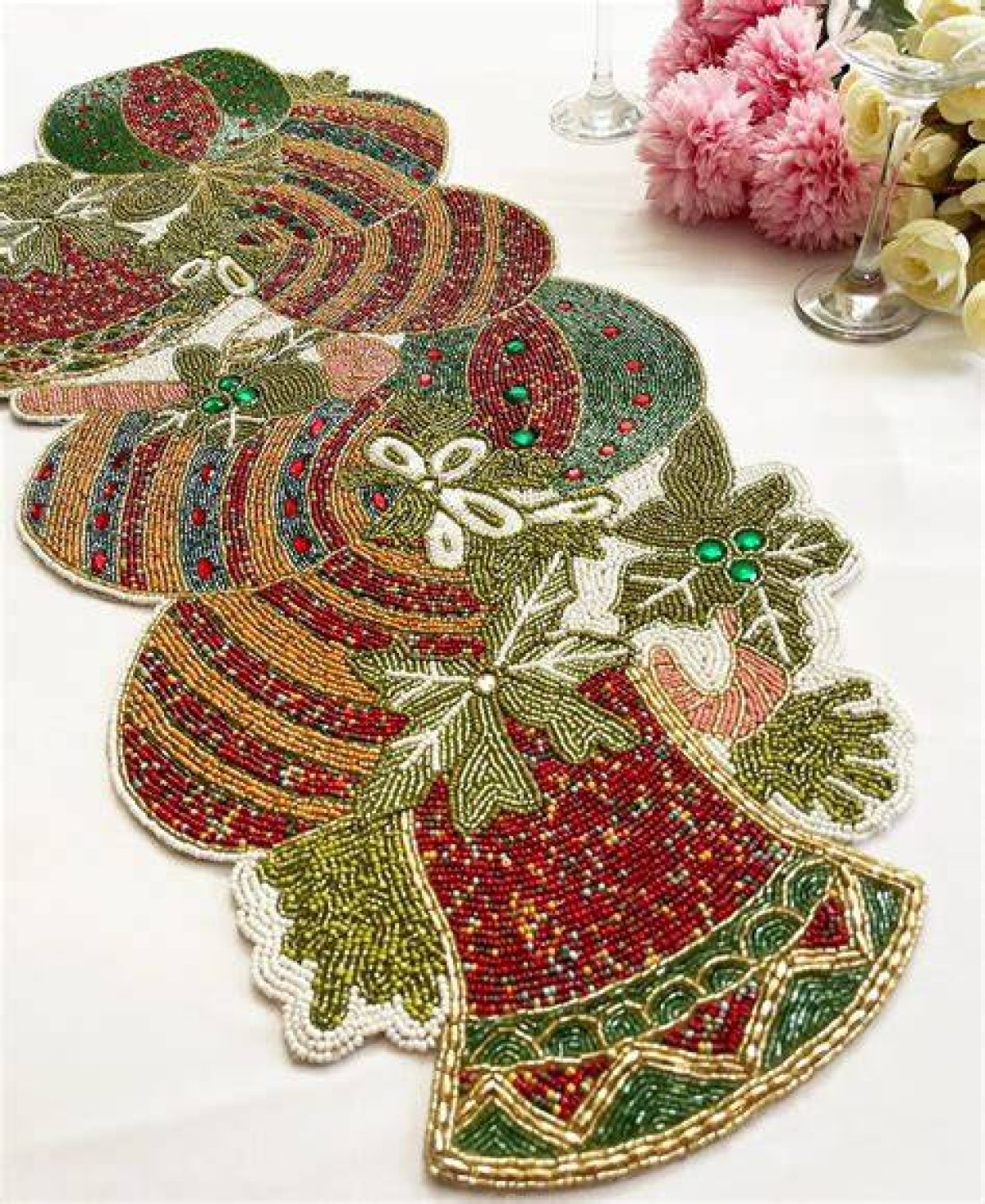Christmas Table Runner Ideas to Dress up Your Holiday Table