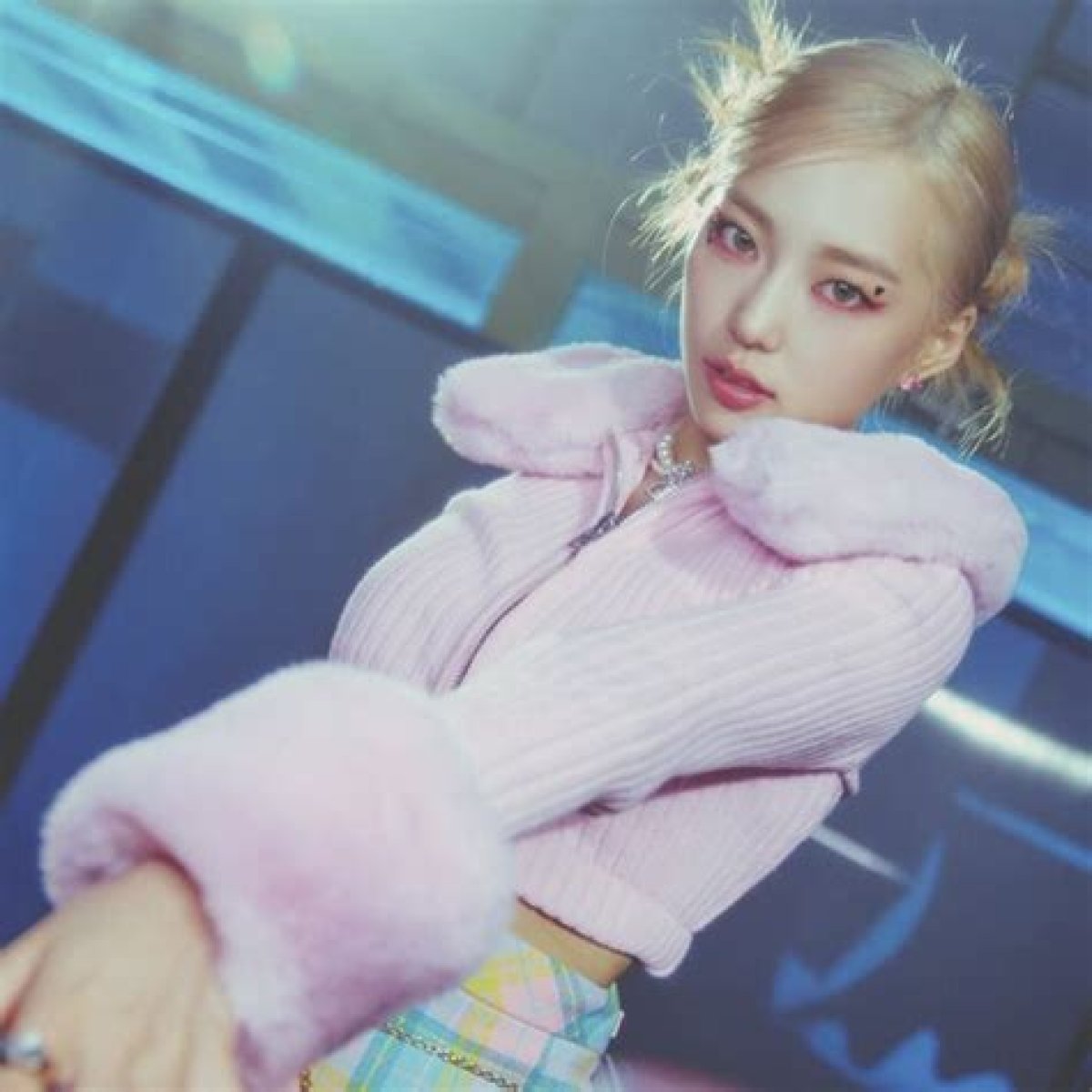 Clc’s Jang Ye-Eun Debuts Solo Singing Career with ‘The Beginning’, a Sunny Mini-Album, and Feels ‘Both Thrilled and Pressured’