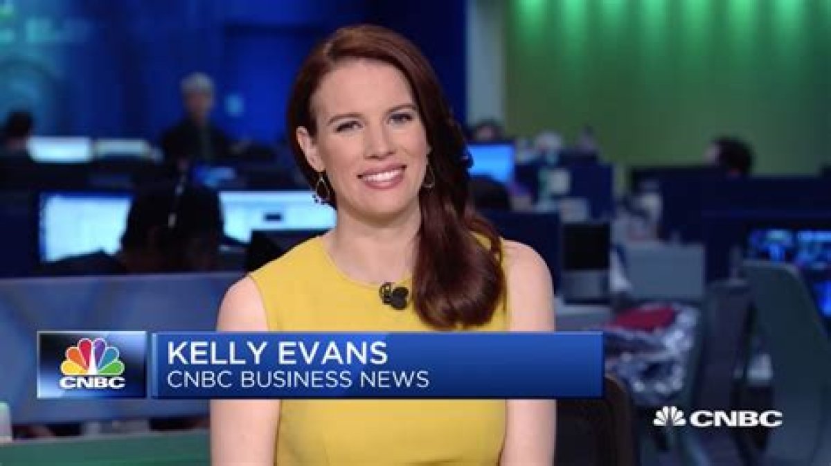 Cnbc's Anchor, Kelly Evans Shares Two Kids with Her Sports Reporter Husband, Eric Chemi.