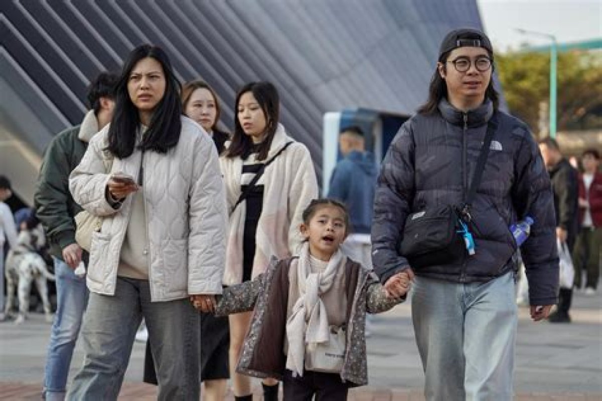Cold Spell to Chill Hong Kong in Winter Solstice, Christmas, as Mercury Expected to Drop to 10 Degrees on Friday