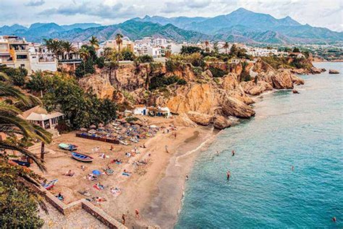 Costa Del ___ (Coastal Area in Spain)