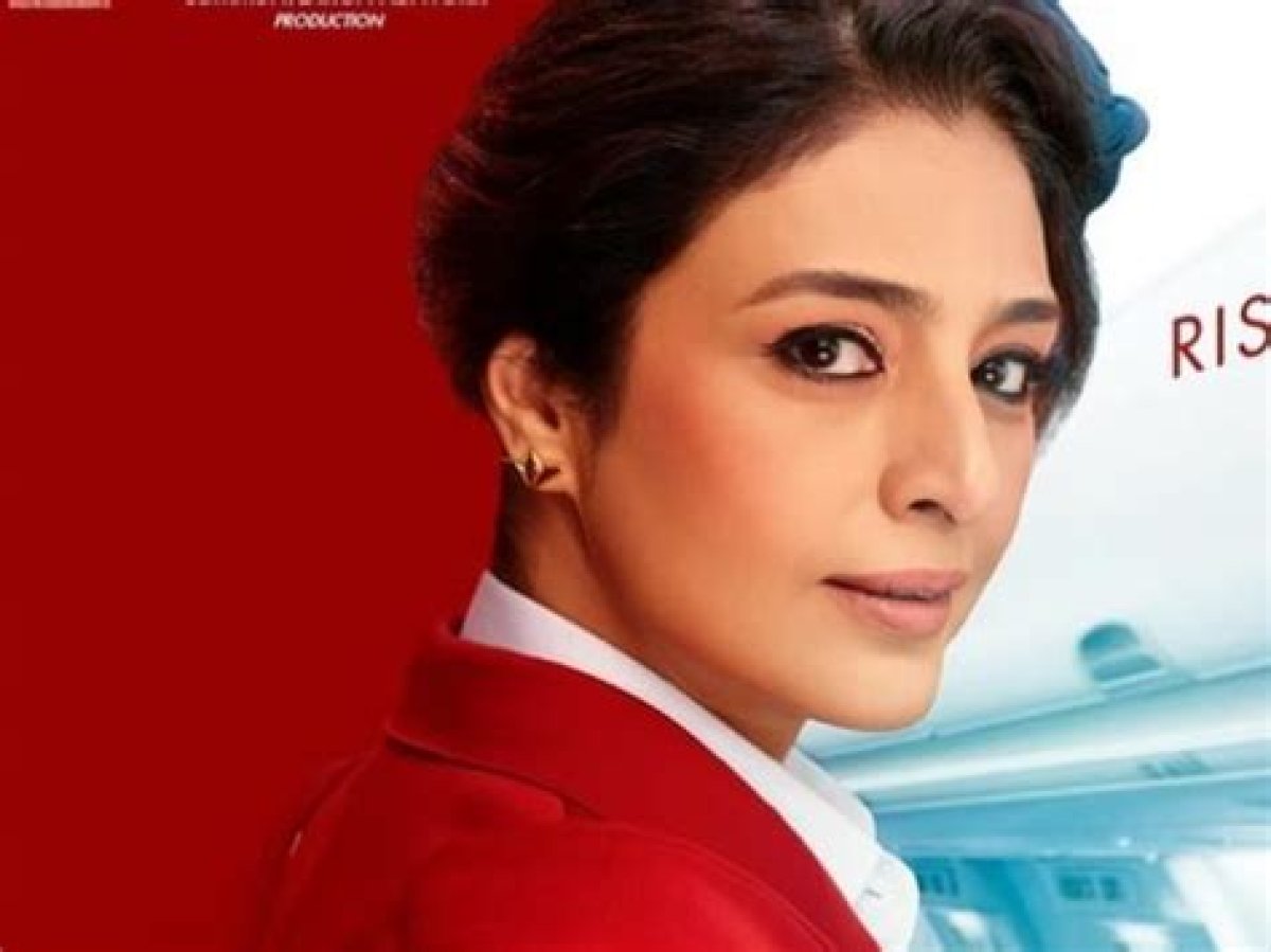 Crew: Tabu Wraps up Shoot of Kareena Kapoor Khan, Kriti Sanon Starrer; Drops Pic of Celebrating with Two Cakes