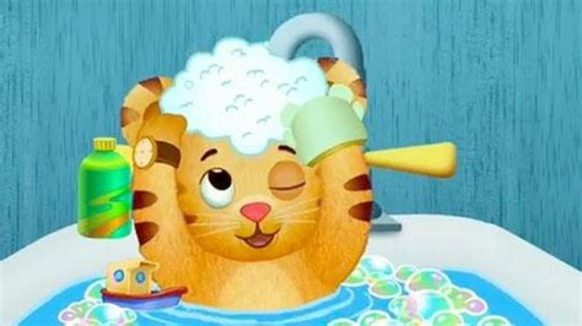 Daniel Tiger's Neighborhood | Bathtime Bubbles | Season 4 | Episode 11