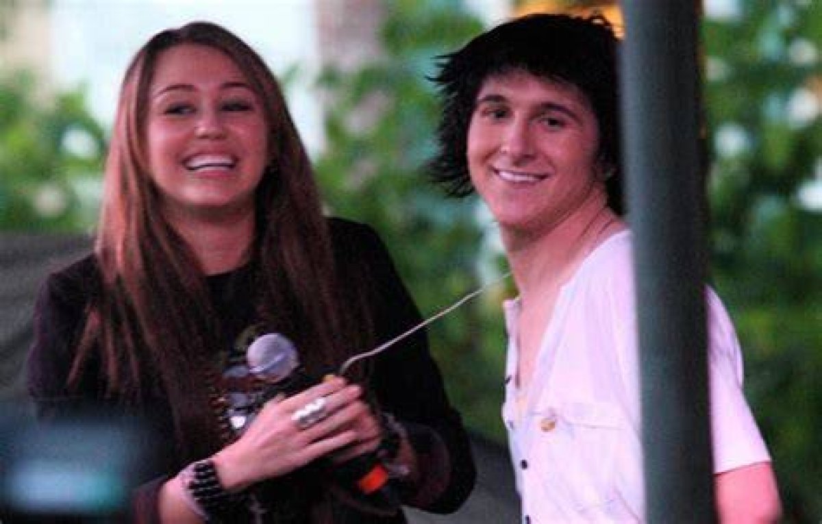 Details on Mitchel Musso’s Girlfriend and His Dating History