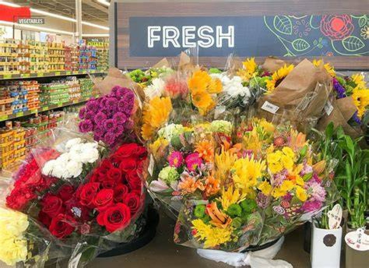 Does Aldi Sell Flowers? (2023 Guide)