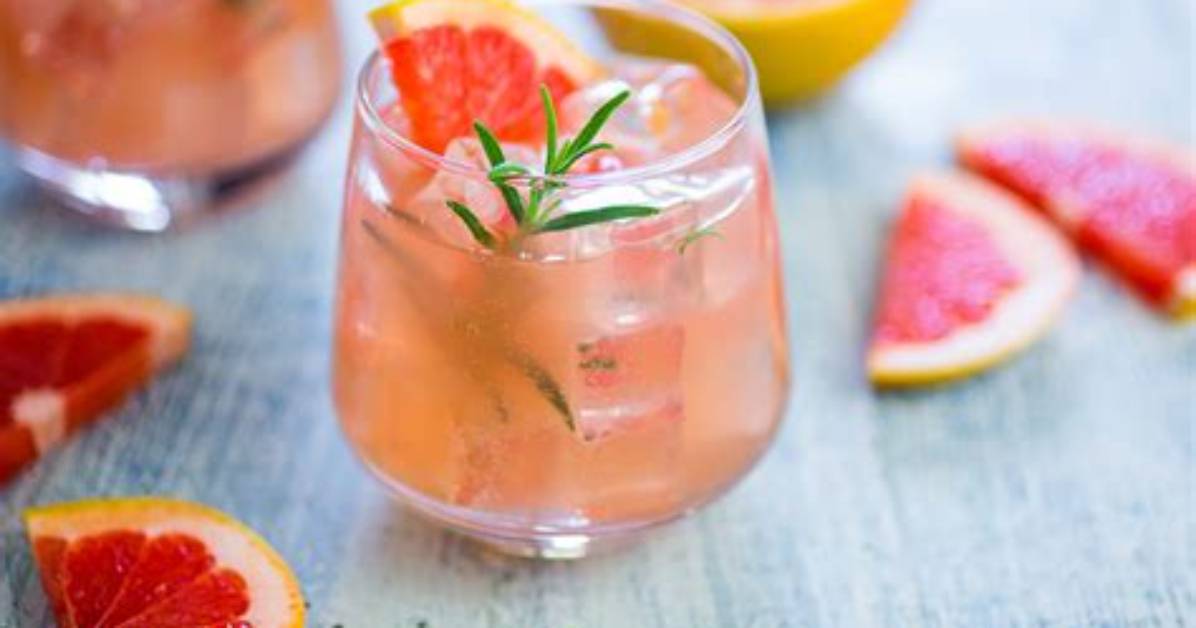 Does Grapefruit Help with Bloating? Nutrition Experts Say Yes!
