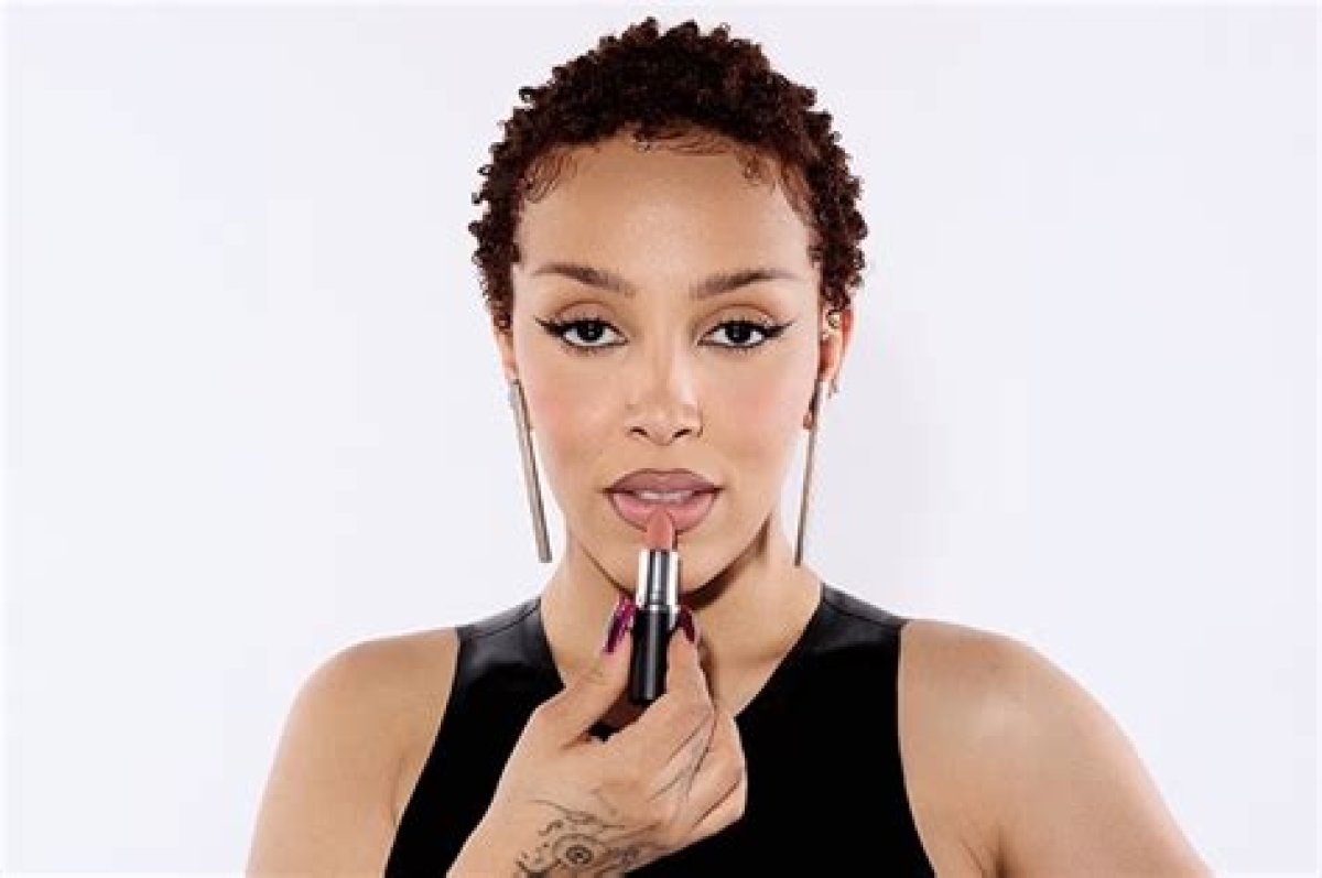 Doja Cat Drops a Fit Check on Coachella Day 3 While Performing Her Biggest Hits; See Here