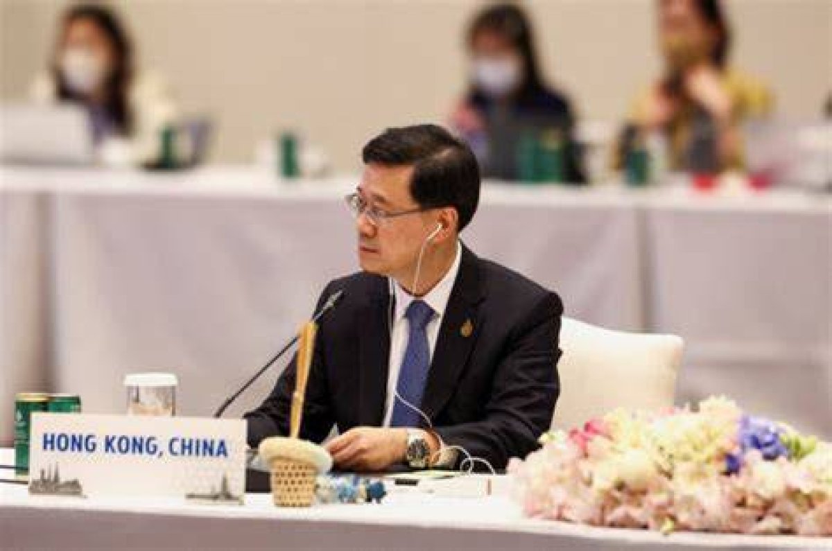 Don’t Be Like Hong Kong Leader Carrie Lam with Only 3 to 5 Hours’ Sleep, Doctors Warn
