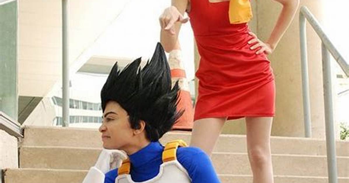 Dragon Ball Cosplay Readies to Fight with Android 18