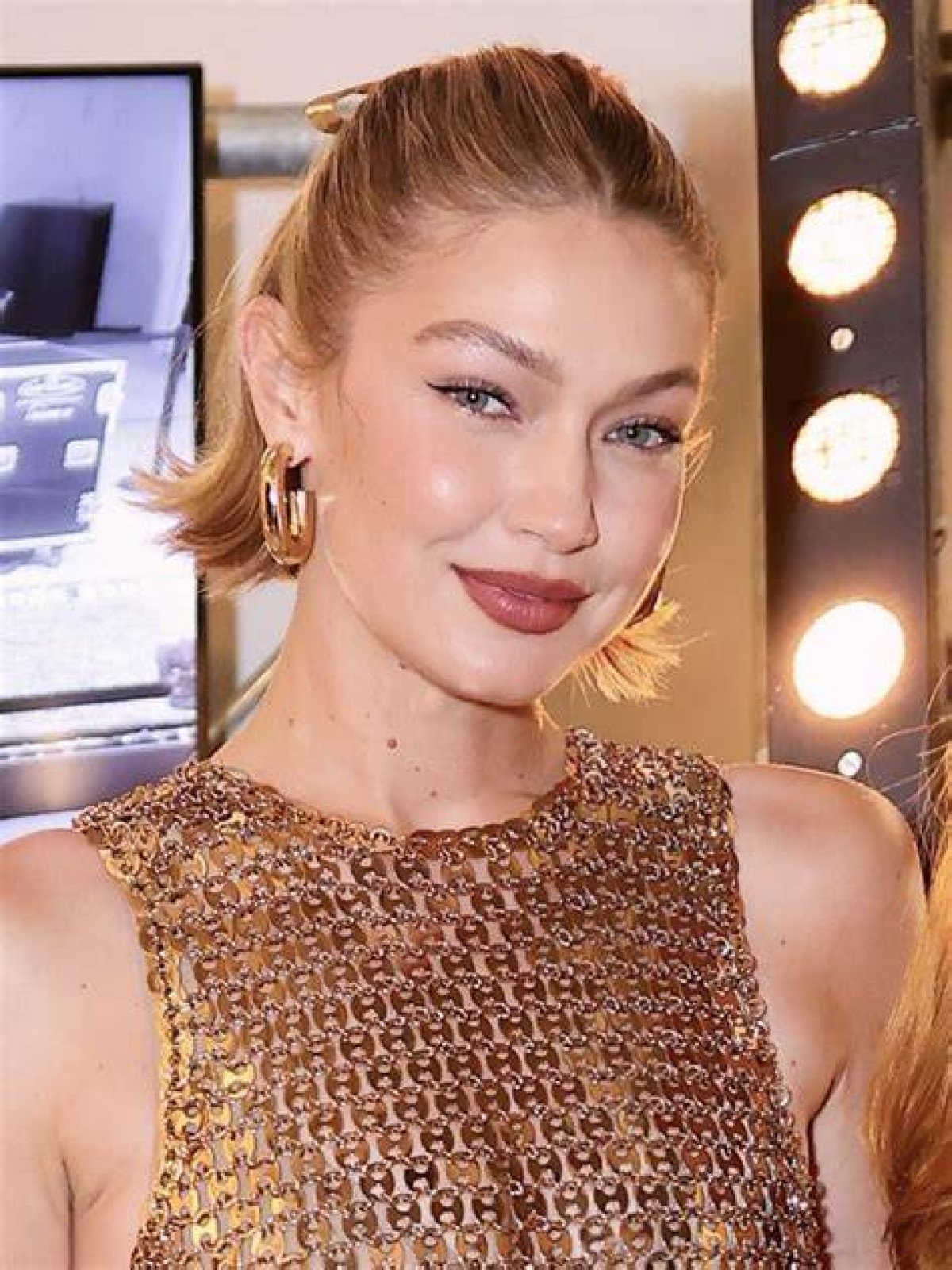 Gigi Hadid - Bio, Net Worth, Height