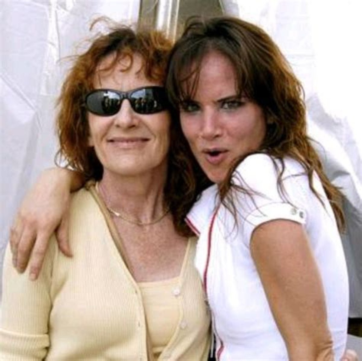 Glenis Duggan Batley: Facts About Juliette Lewis’ Mother