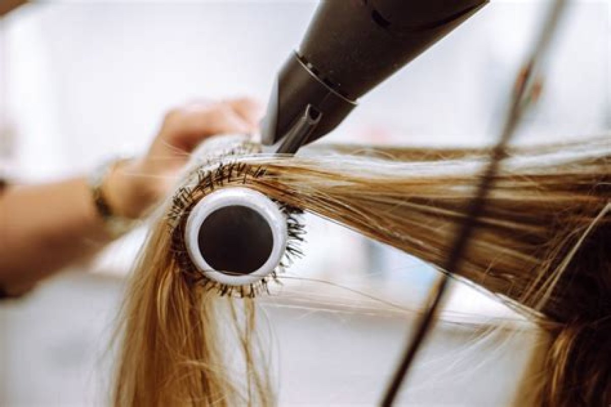 Goop Used in Hairstyling
