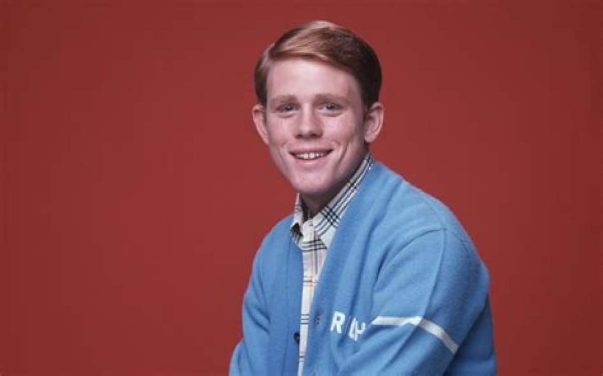 He Was Richie Cunningham on Happy Days and the Narrator on Arrested Development: 2 Wds.
