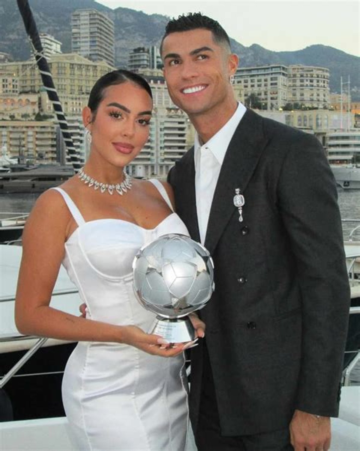 How Cristiano Ronaldo Spoils Pregnant Girlfriend Georgina Rodríguez Rotten: from a Louis Vuitton Jewellery Trunk to Mercedes-Benz Cars and Even a Us$110,000 ‘Monthly Allowance’