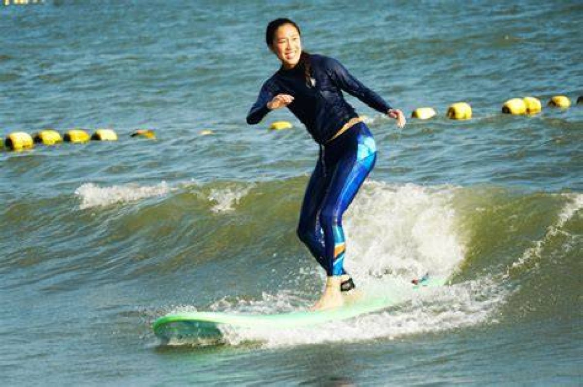 How Surfing Suddenly Became Cool in Hong Kong, and Its ’70S Expat Roots