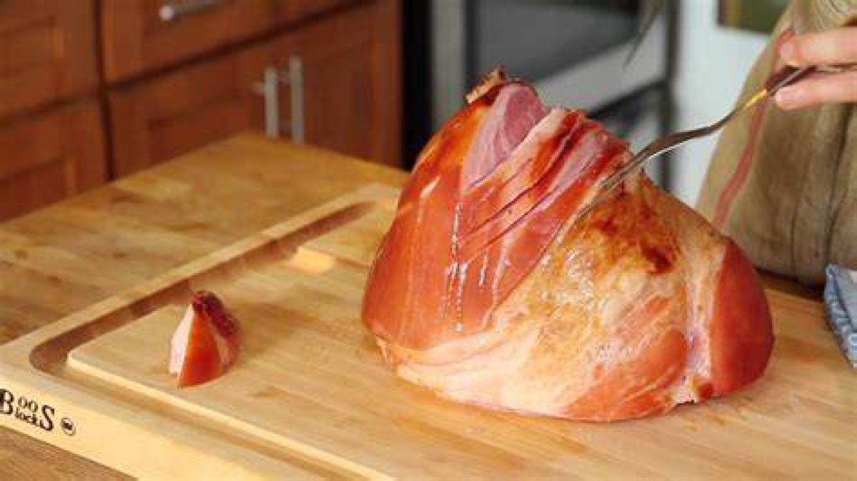 How to Carve a Christmas Ham the Right Way