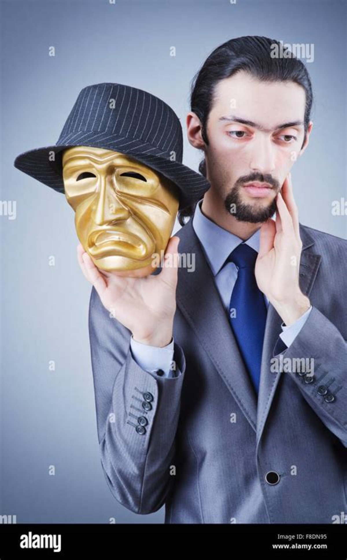 Identity-Concealing Outfit
