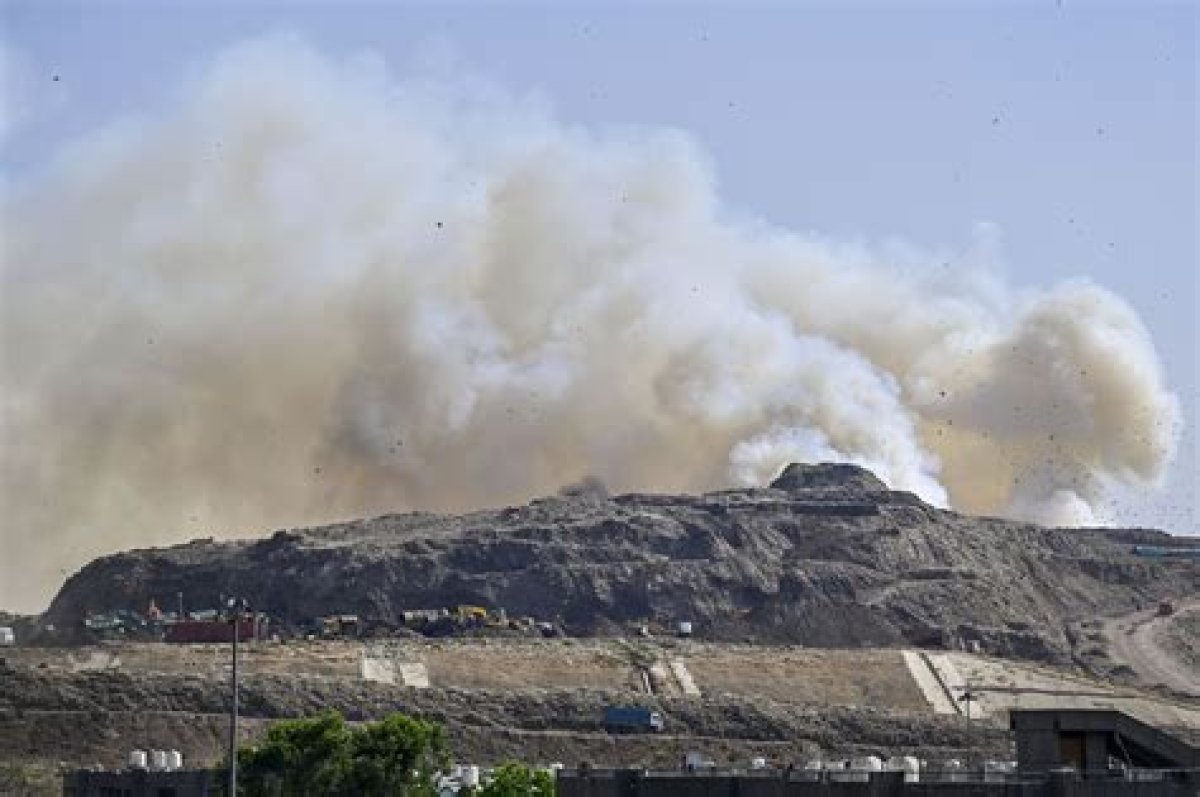 Indian Capital Engulfed in Smoke After Fire in Landfill Bigger Than 17-Storey Building and 50 Football Pitches