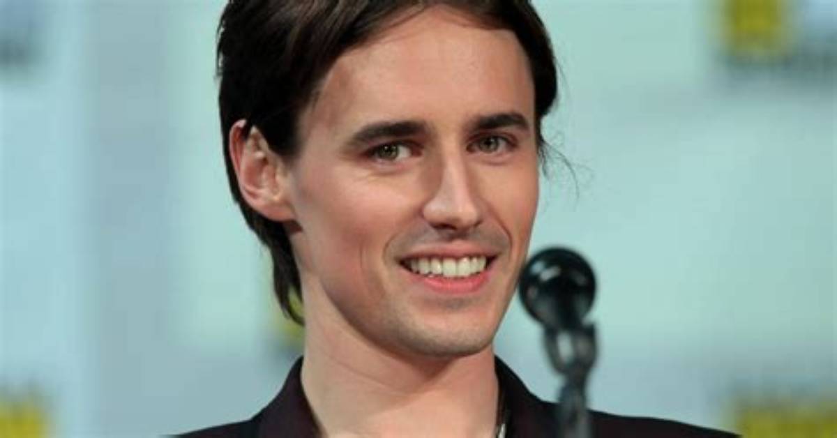 Into Reeve Carney’s Gay Rumors & Dating Life with Girlfriend