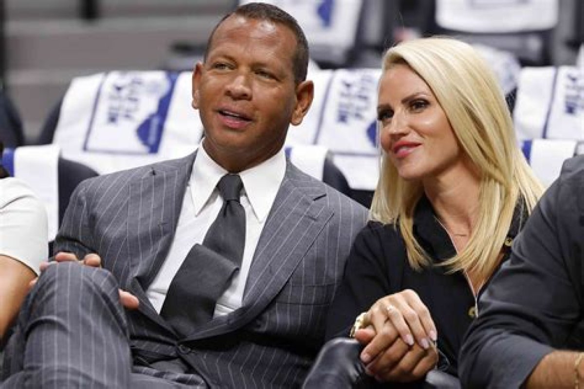 Is Alex Rodriguez Married in 2024?