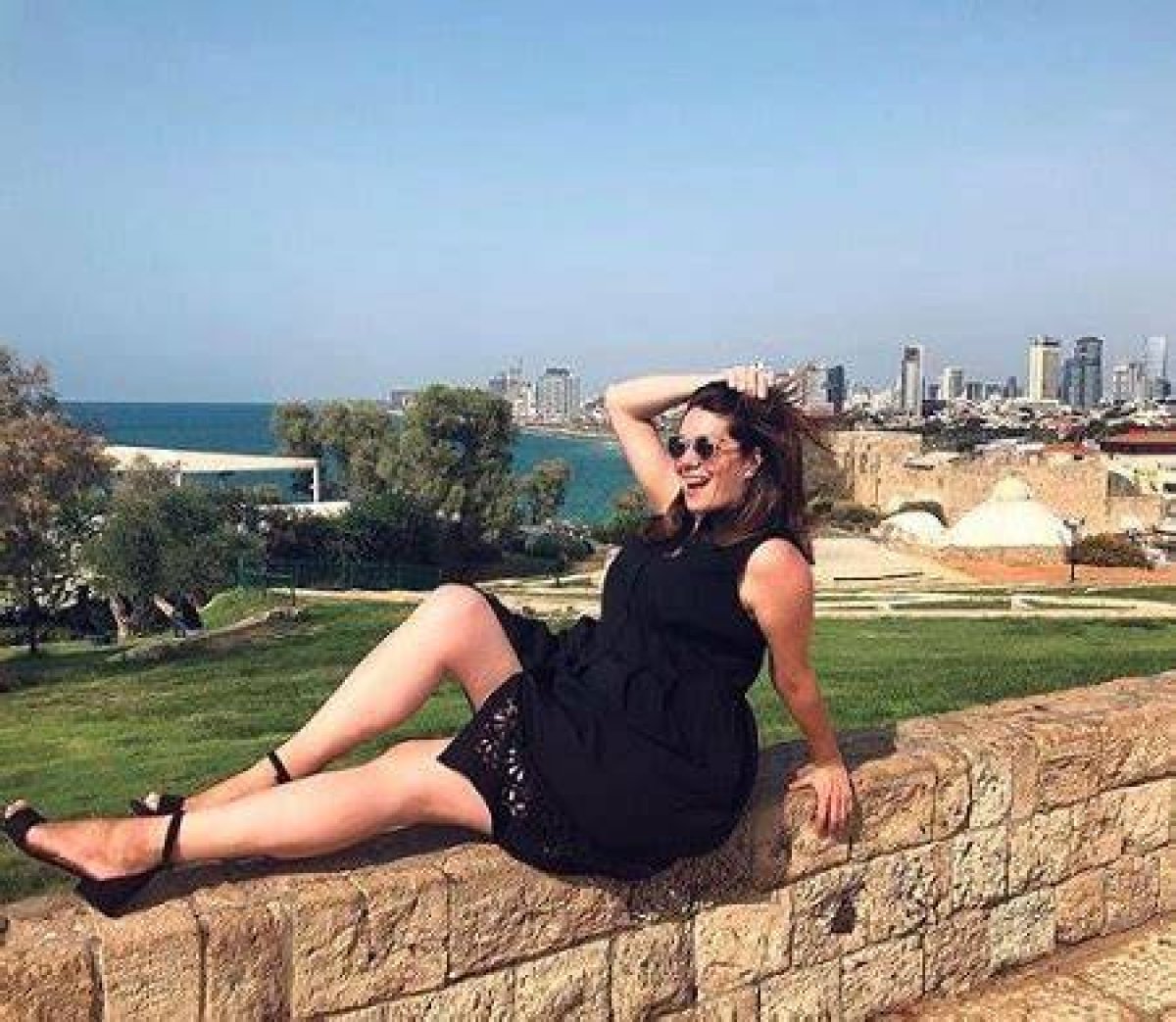 Is American Comedian, Michelle Collins Married? Know Her Net Worth