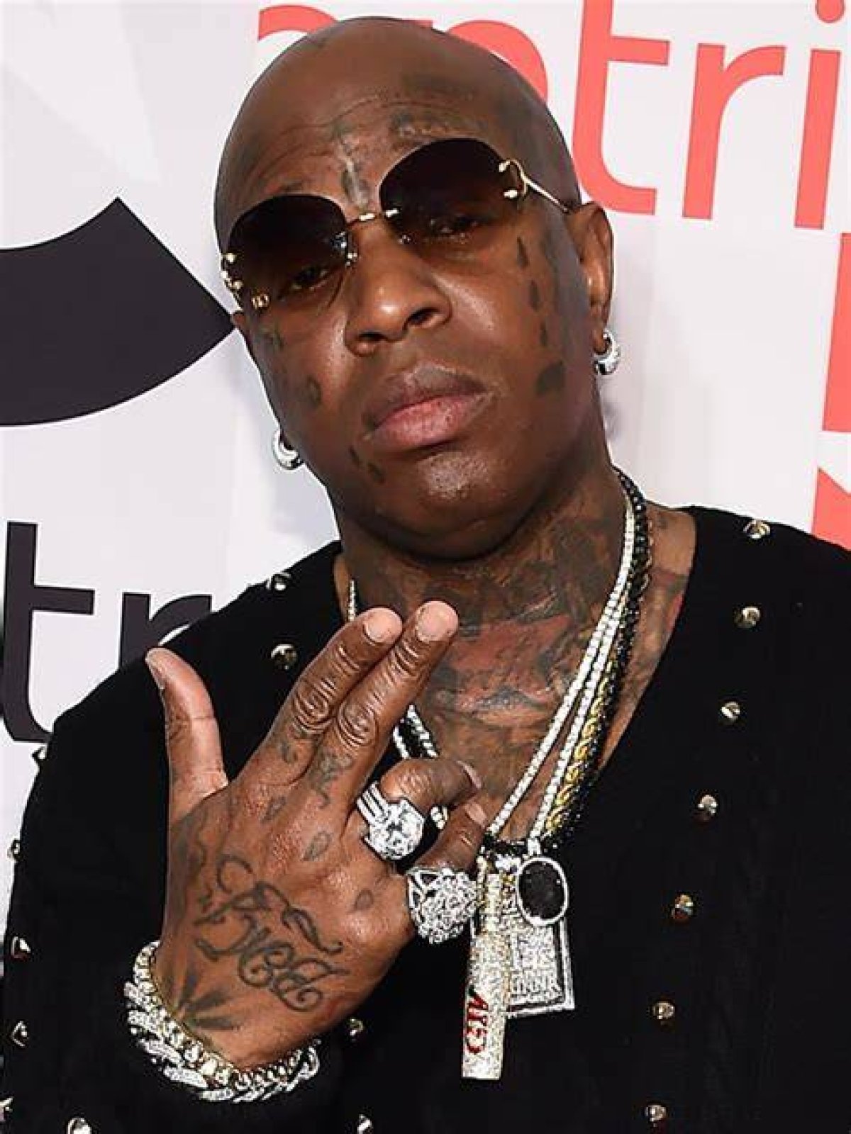 Is Birdman Gay, Why Is Rapper's Kiss with Lil Wayne Still Creeping Fans out?