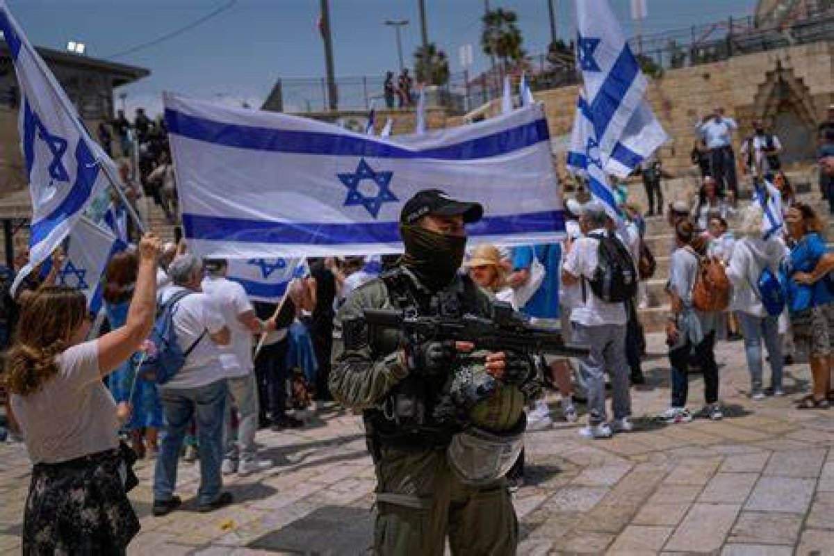 Israeli Crowds Chant Racist Slogans, Taunt Palestinians During Jerusalem Day March