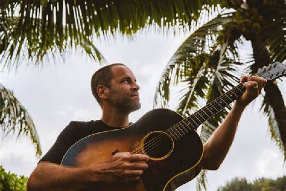 Jack Johnson on Fame, Fidelity and Not Being ‘Too Good Looking’: the ‘Banana Pancakes’ Singer and Surfer Still Sees Music as Just a Hobby, but He’s Happy to Be Along for the Ride – Interview