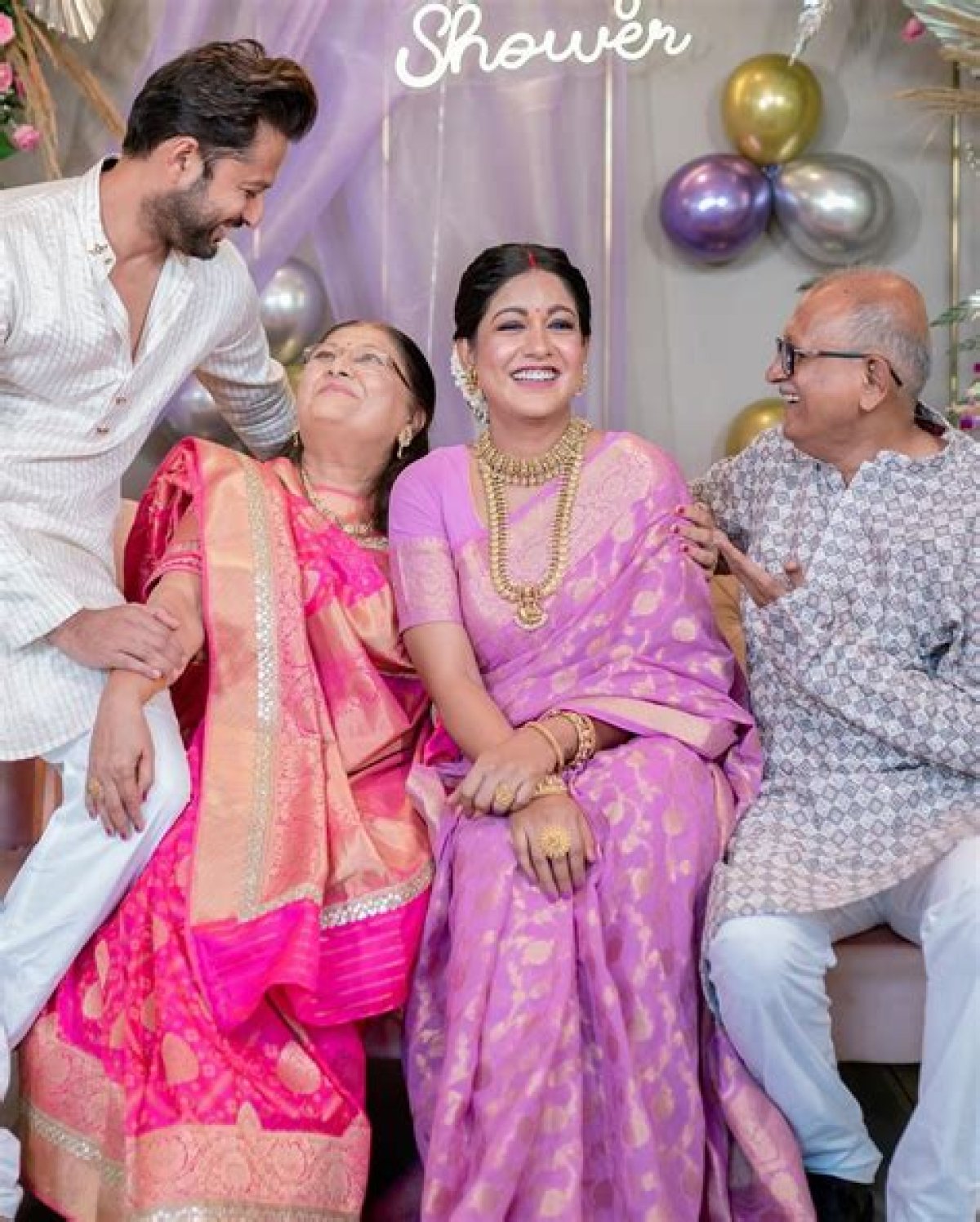 Kajol Attends Parents-to-Be Ishita Dutta and Vatsal Sheth's Baby Shower; See Exclusive Pics from Celebration