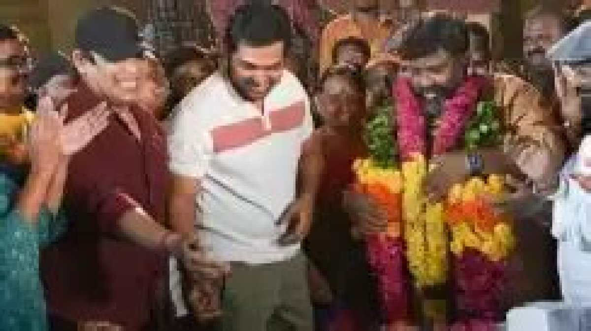 Karthi 26 Team Celebrates Director Nalan Kumarasamy's Birthday with Karthi and Krithi Shetty; See Pics